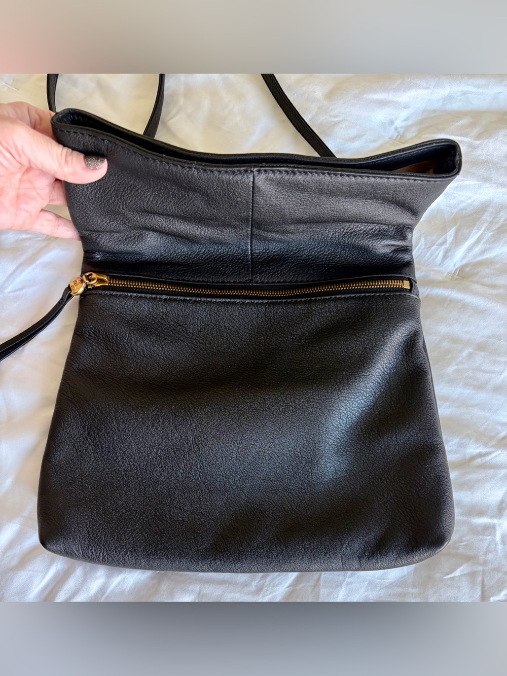 Hobo Draft Crossbody Bag in Pebbled Leather - Picture 3 of 12
